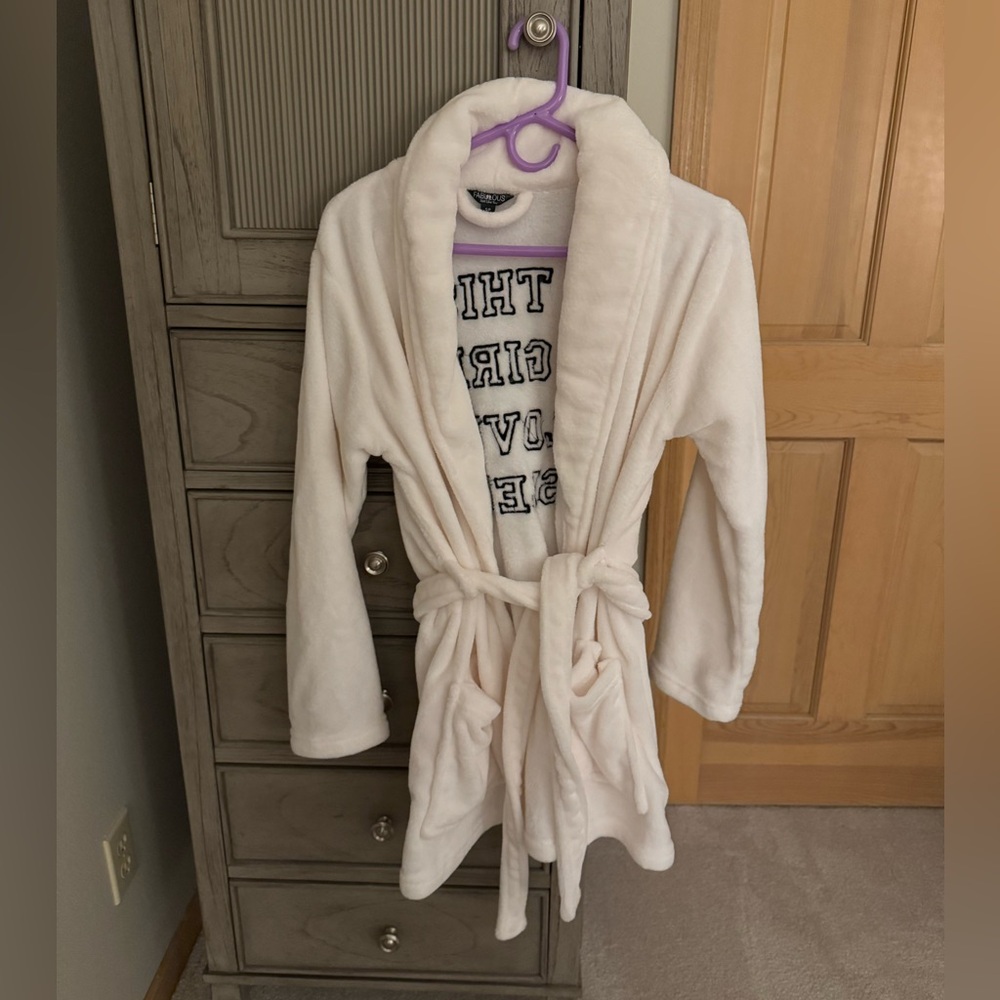 White Fuzzy Robe - Picture 3 of 5